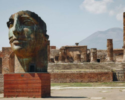 pompeii statue unsplash