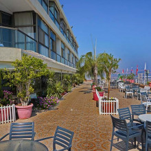 Ron Beach Hotel patio Ron Beach Hotel patio