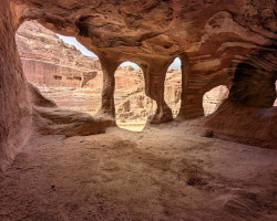 caves at petra jordan caves at petra jordan