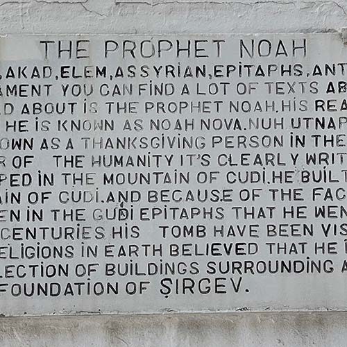 plaque at the Noah Mausoleum (Hz thumb